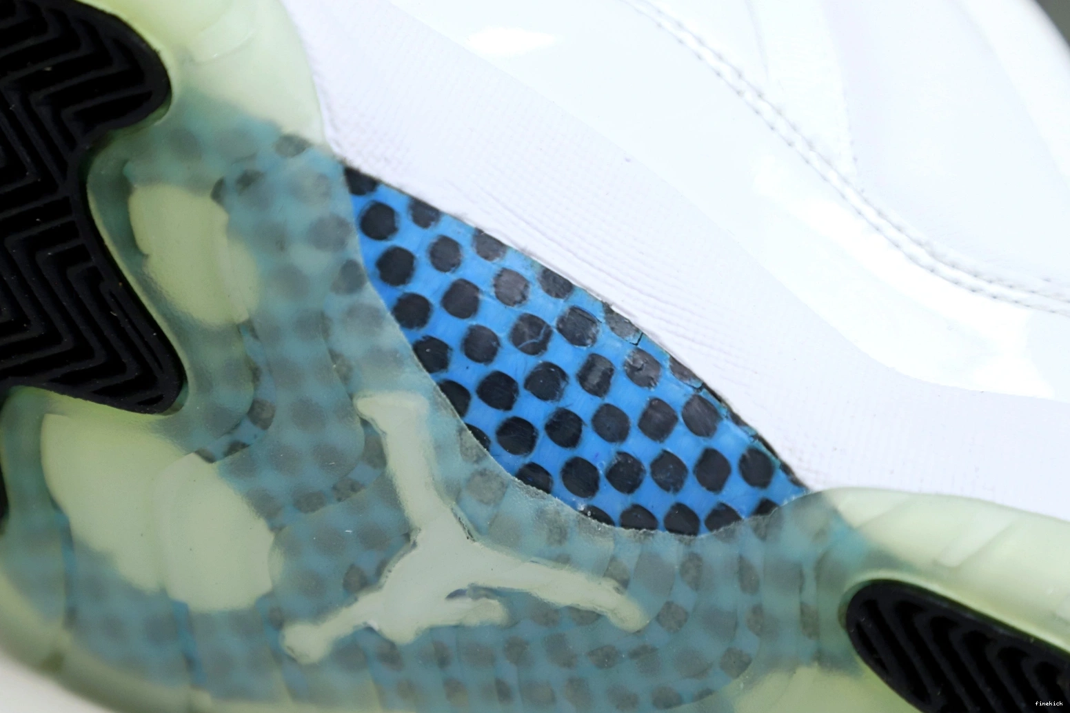 LOW JORDAN LEGEND AIR 11 BLUE RETRO 1014